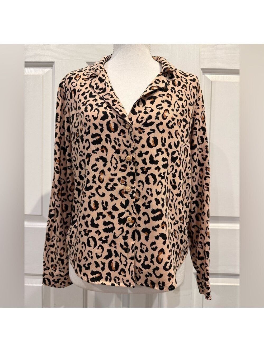 H&M Divided Leopard Print Button Down Blouse Tan Black Size 6 - Picture 4 of 9